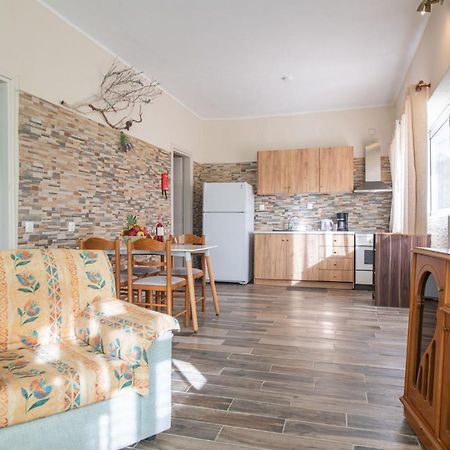 Stelios Stone House Sinarades Villa Kouramádes Exteriör bild