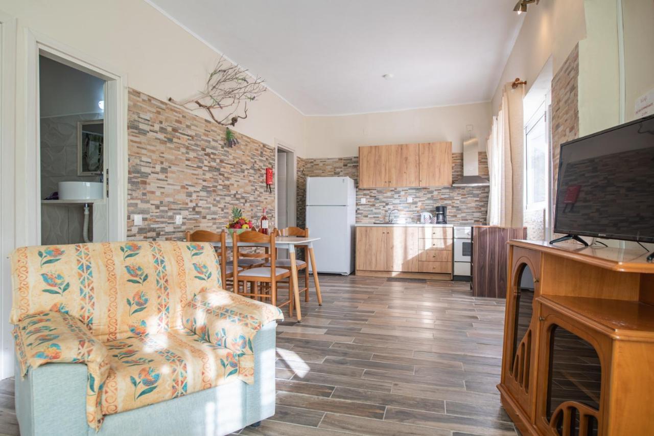 Stelios Stone House Sinarades Villa Kouramádes Exteriör bild