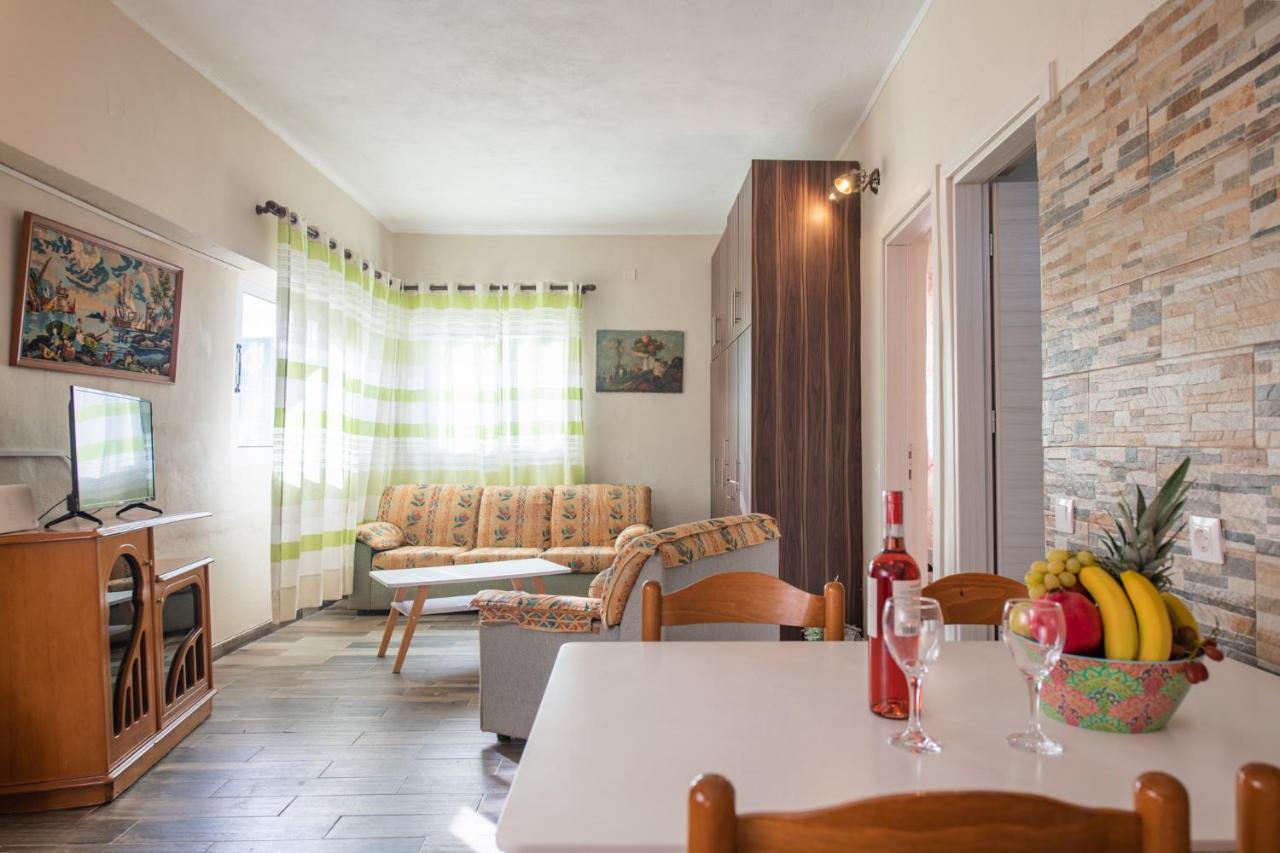 Stelios Stone House Sinarades Villa Kouramádes Exteriör bild