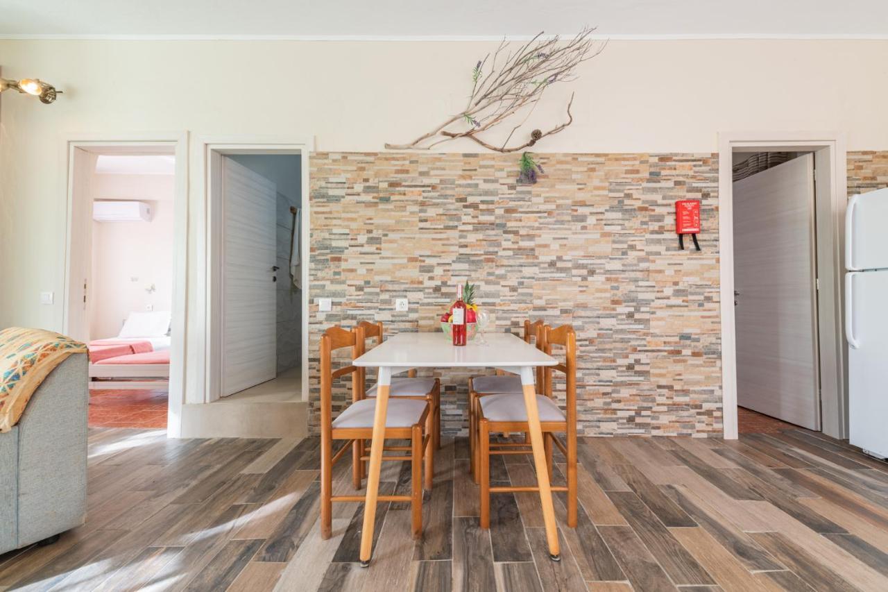 Stelios Stone House Sinarades Villa Kouramádes Exteriör bild