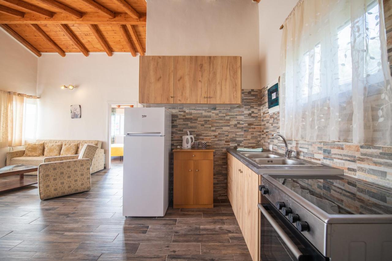 Stelios Stone House Sinarades Villa Kouramádes Exteriör bild